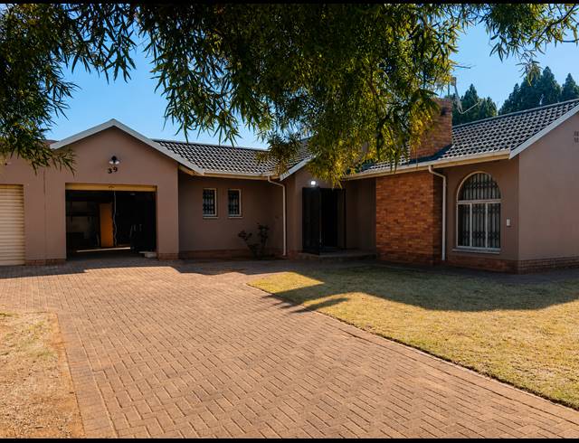 3 BEDROOM HOUSE FOR SALE IN VANDERBIJLPARK SE 6